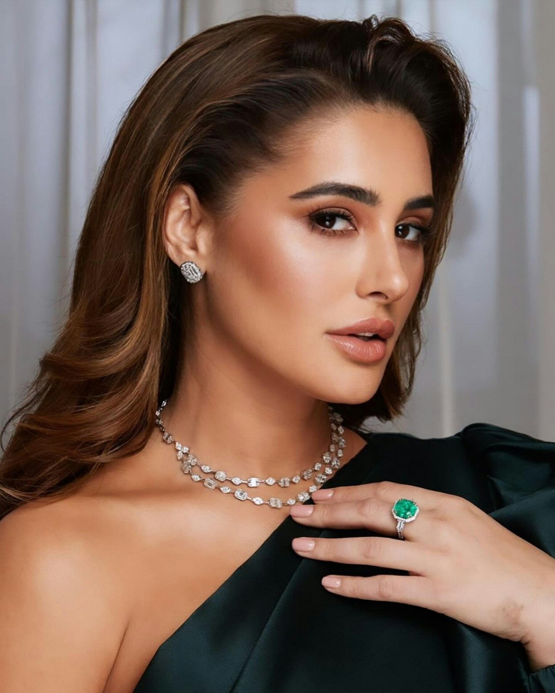 Diamond jewelry and shopping guidance